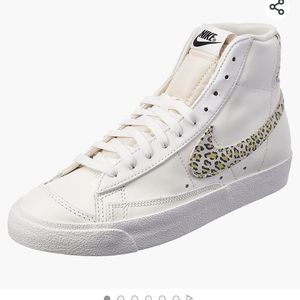 Nike blazer 77 se mid womens